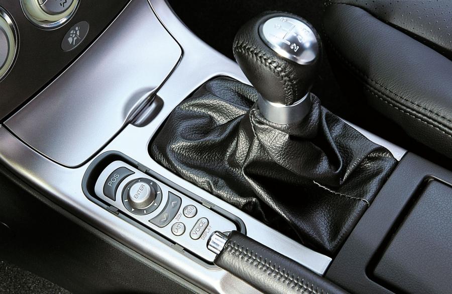 Детали интерьера Mazda6 Sedan (GG) 2002 года  (фото 9 из 57)